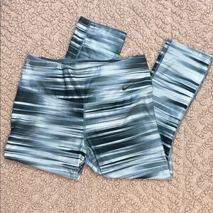 NIKE Dri-Fit Capri Leggings S